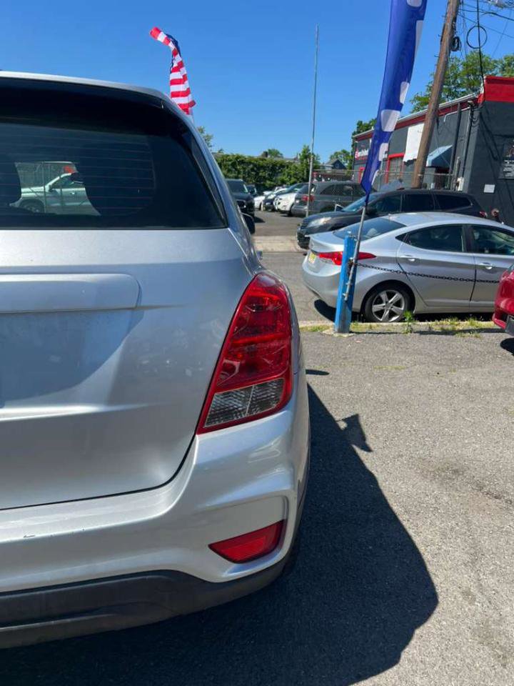 Used 2018 Chevrolet Trax LS FWD image 11