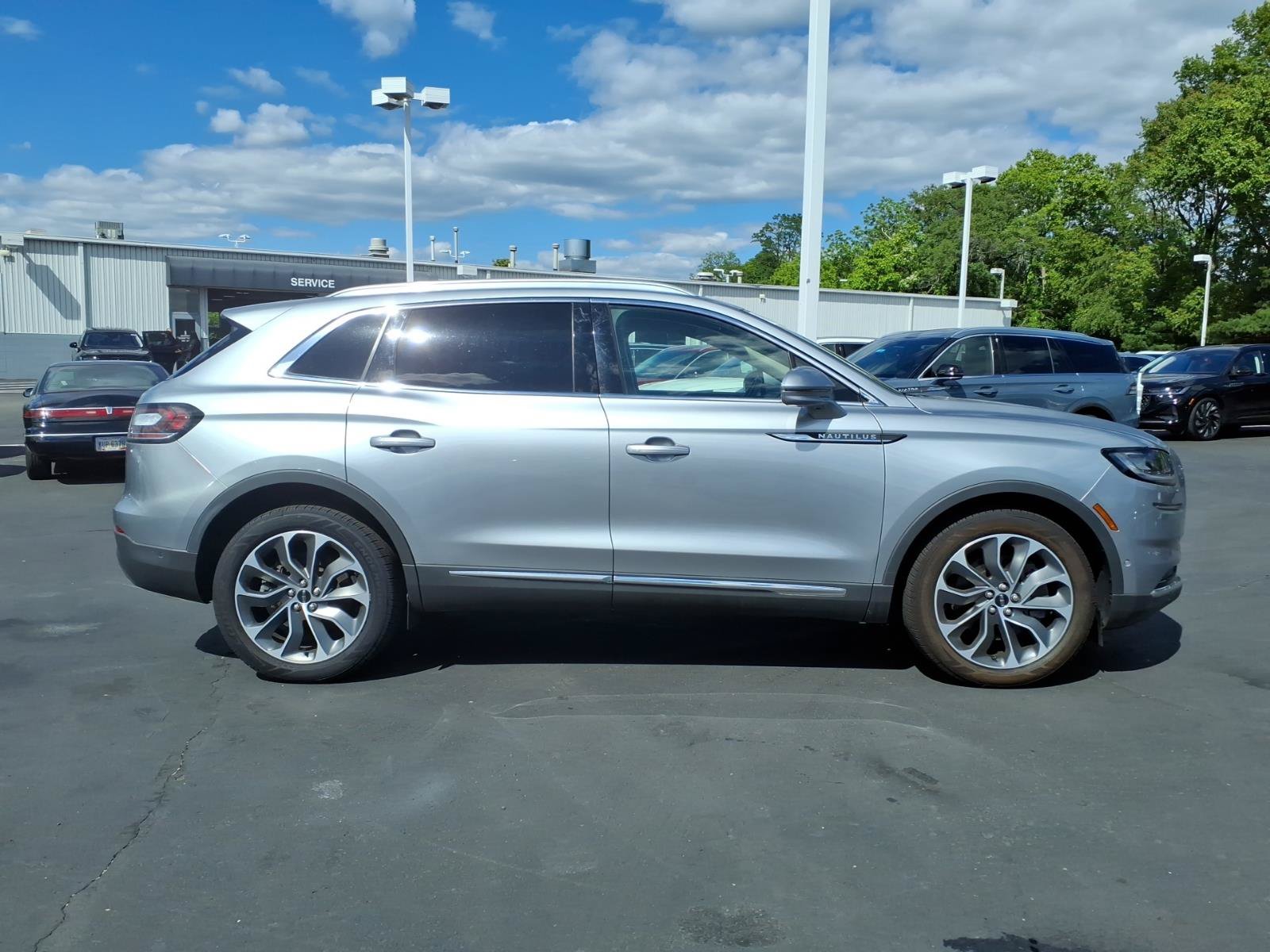 Used 2022 Lincoln Nautilus Reserve AWD/4WD image 8