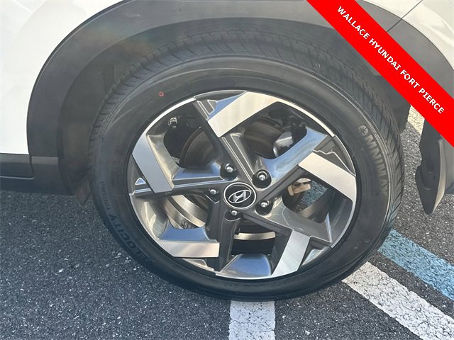 Used 2023 Hyundai Venue SEL image 12