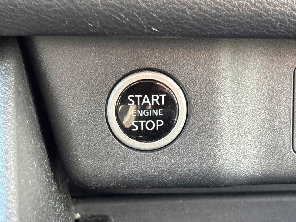 Used 2022 Nissan Rogue SV image 28