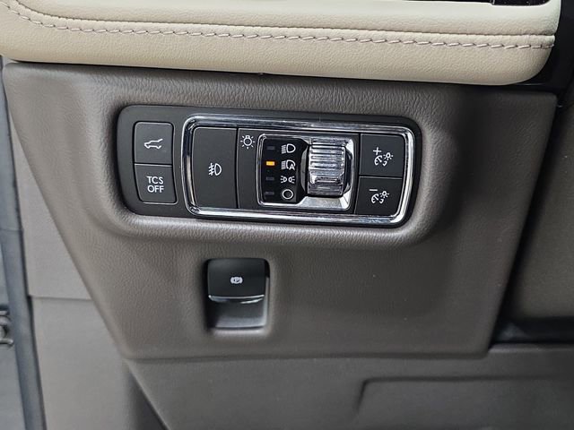 Certified 2023 Lincoln Nautilus Reserve w/ Equipment Group 202A image 23