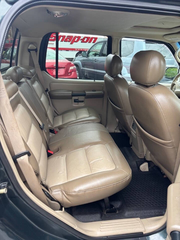Used 2004 Ford Explorer Sport Trac XLT AWD/4WD image 18