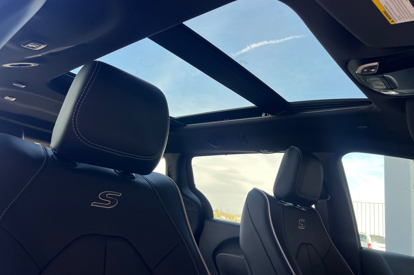 New 2026 Chrysler Pacifica Limited w/ S Appearance Package image 16