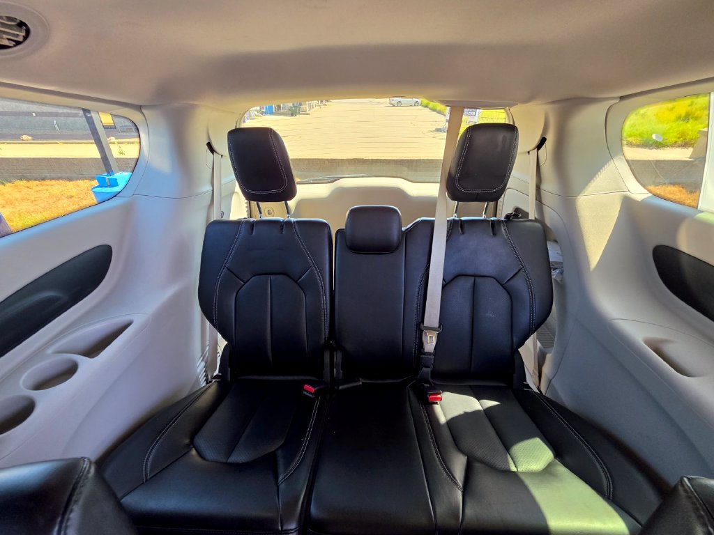 Used 2023 Chrysler Pacifica Touring-L FWD image 29