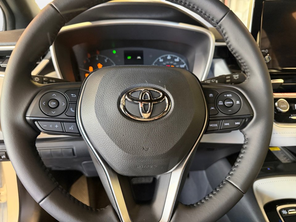 Used 2026 Toyota Corolla SE FWD image 13