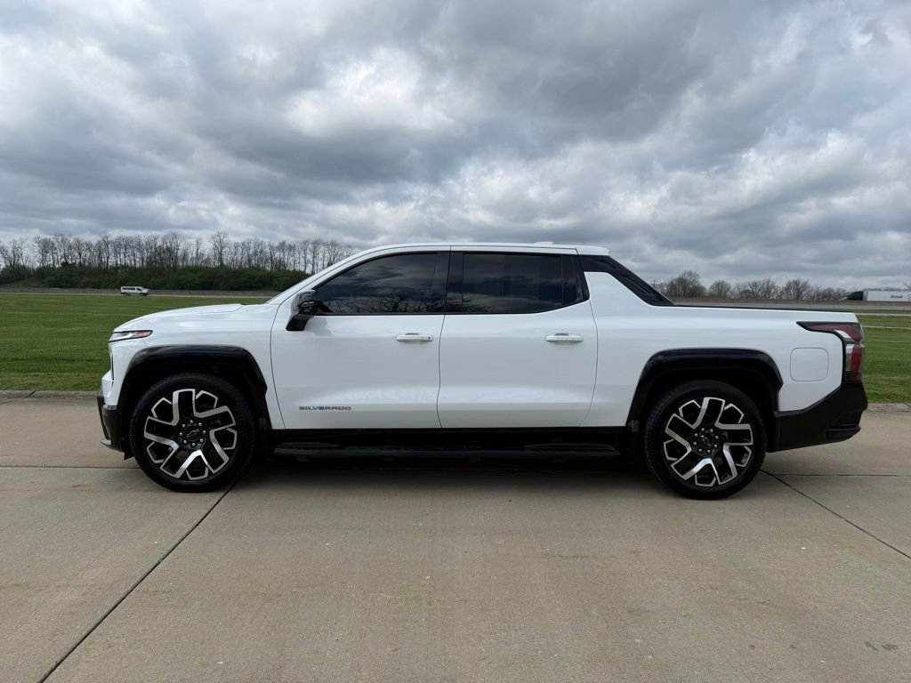 Used 2024 Chevrolet Silverado EV RST image 9