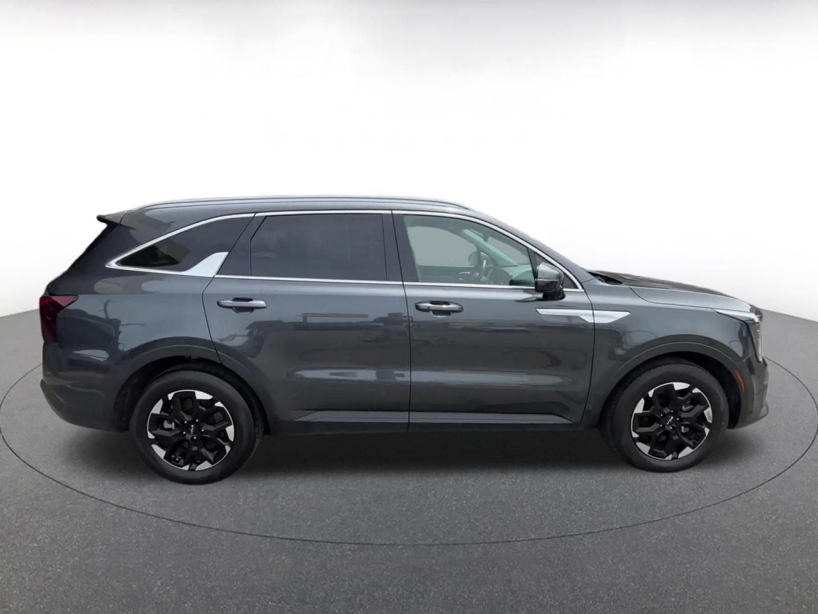 Used 2024 Kia Sorento S FWD image 16