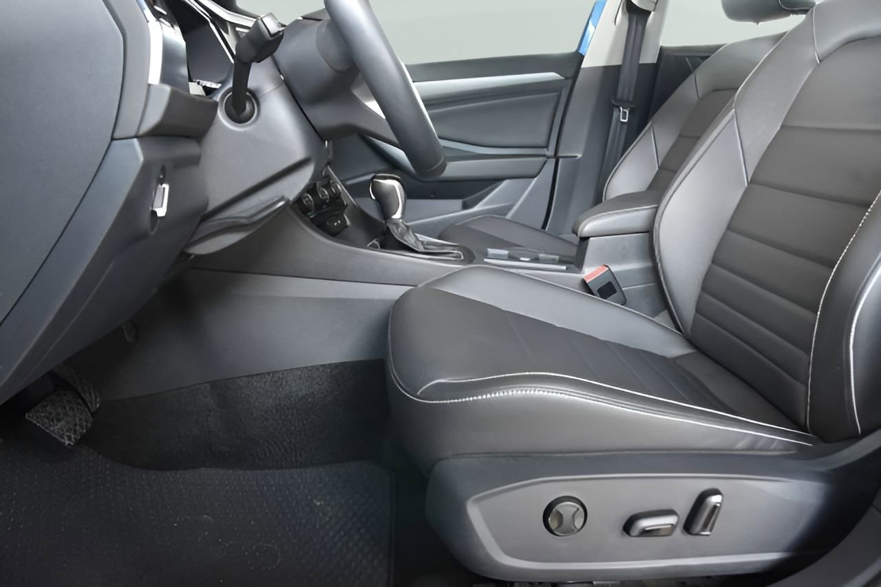 Used 2024 Volkswagen Jetta SE image 10