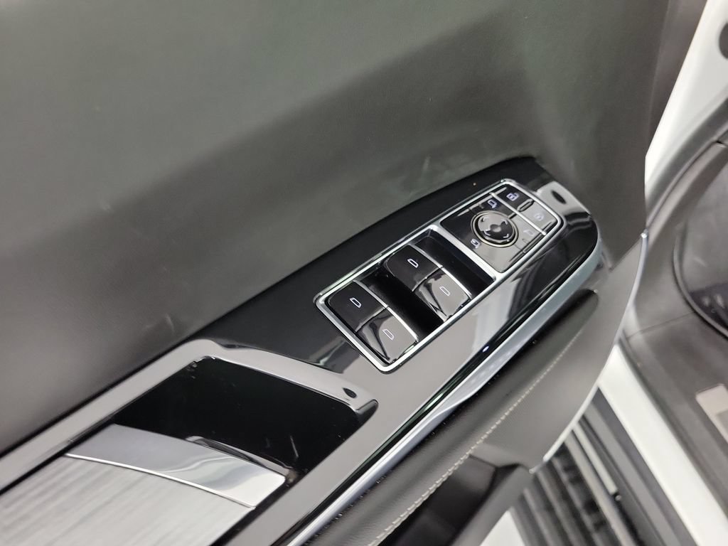 Certified 2025 Cadillac Escalade ESV Sport Platinum w/ LPO, Floor Liner Package AWD/4WD image 21