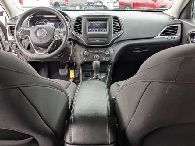 Used 2019 Jeep Cherokee Latitude w/ Popular Appearance Group FWD image 2