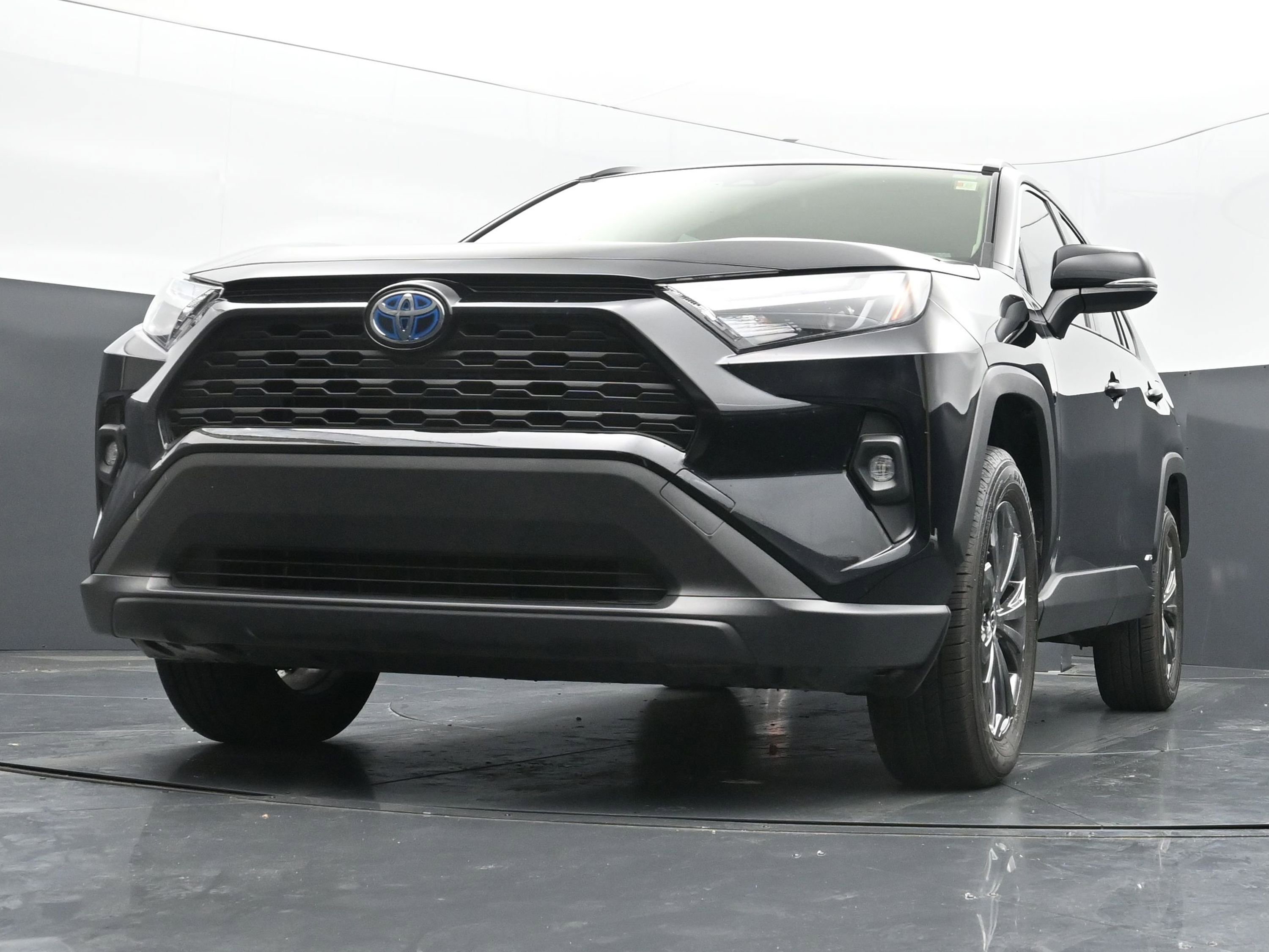Used 2023 Toyota RAV4 XLE Premium AWD/4WD image 35
