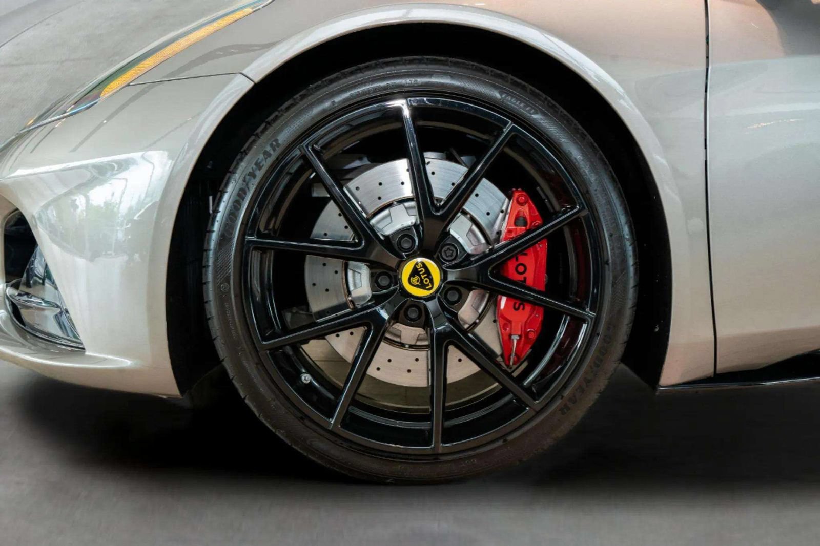 Used 2025 Lotus Emira RWD image 7