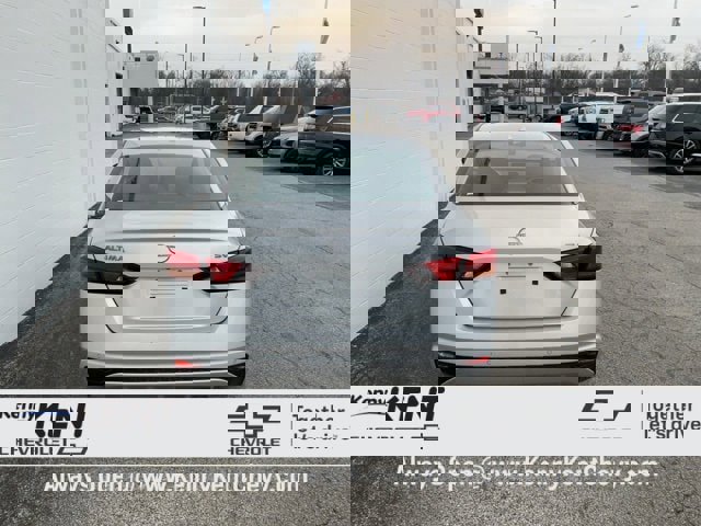 Used 2024 Nissan Altima 2.5 SV image 6