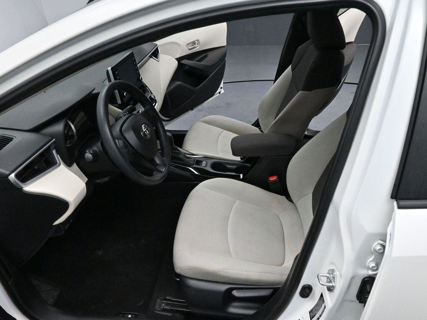 Used 2021 Toyota Corolla LE image 11