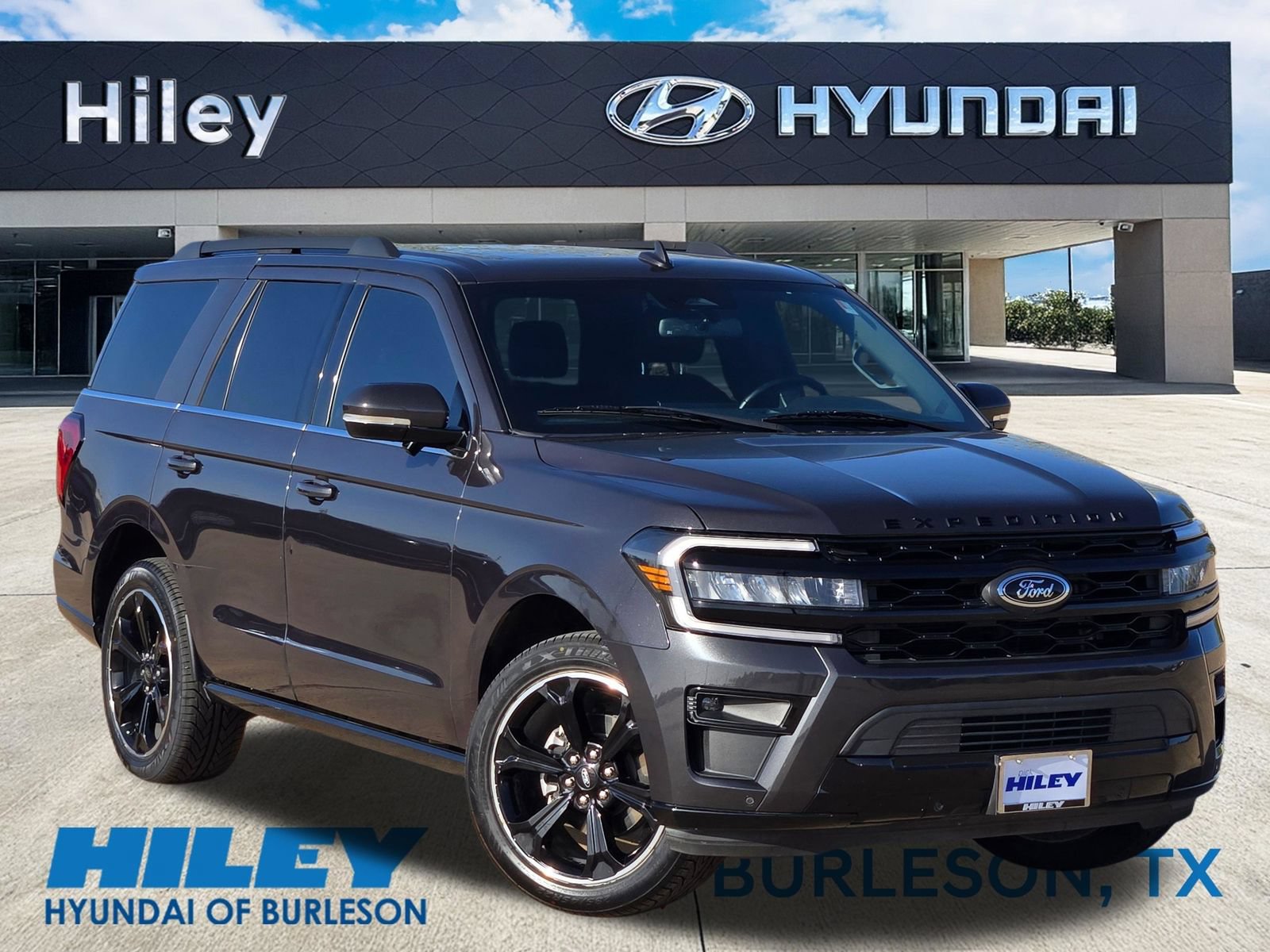 Used 2023 Ford Expedition Limited RWD image 2