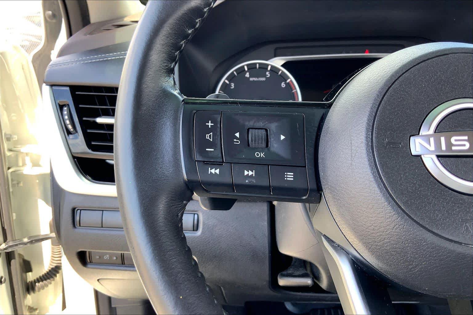 Used 2022 Nissan Rogue SL FWD image 23
