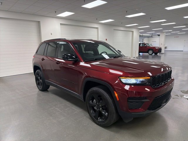 Used 2022 Jeep Grand Cherokee Altitude image 8