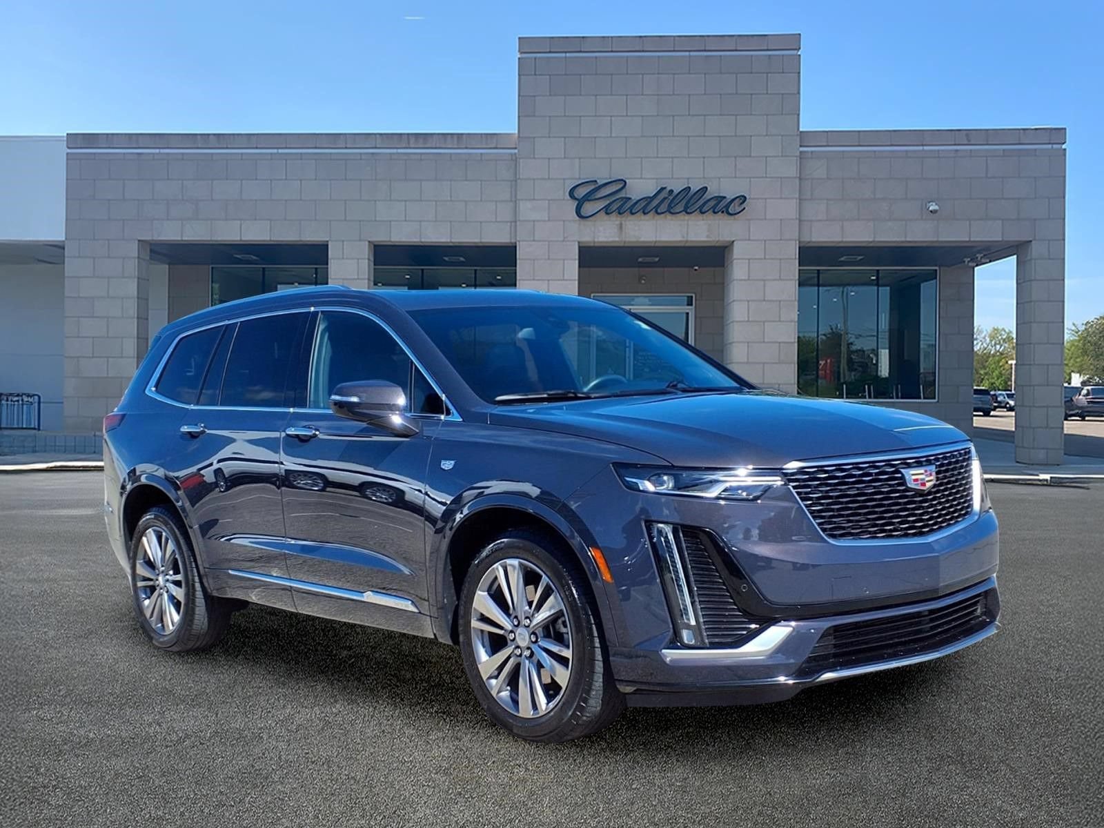 Used 2024 Cadillac XT6 Premium Luxury w/ LPO, Floor Liner Package AWD/4WD image 3
