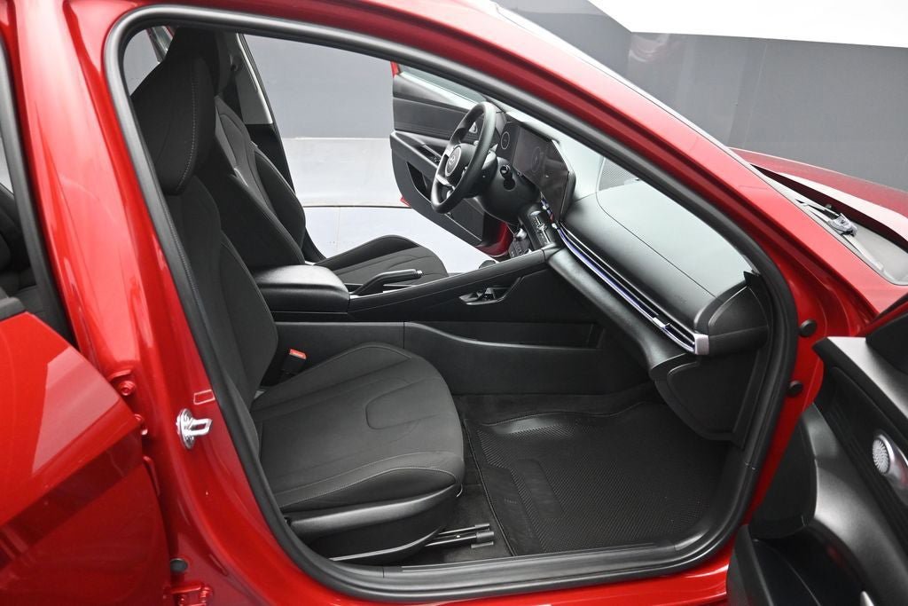 Certified 2024 Hyundai Elantra SEL FWD image 32