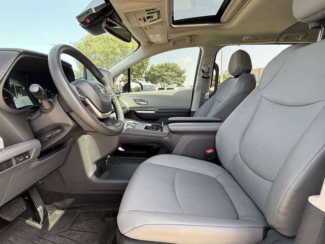 Certified 2024 Toyota Sienna XLE FWD image 27