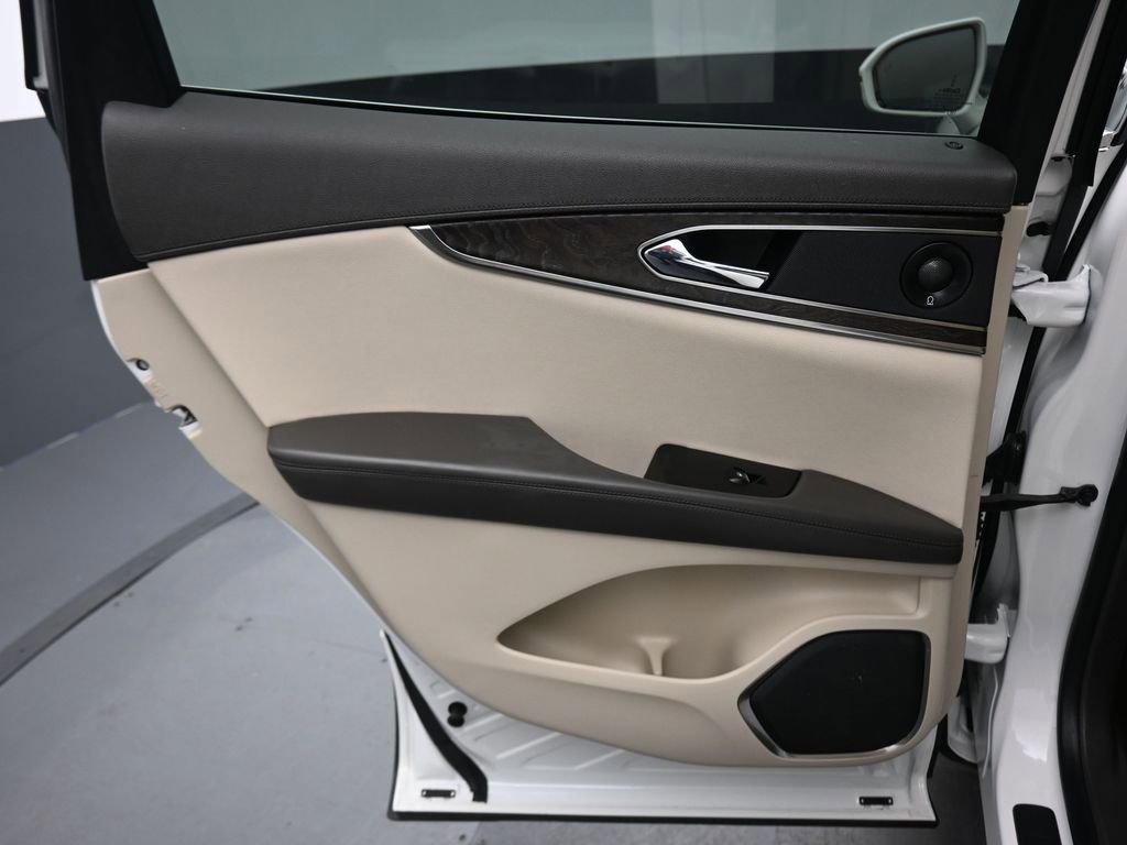 Used 2020 Lincoln Nautilus Reserve w/ Equipment Group 201A FWD image 36