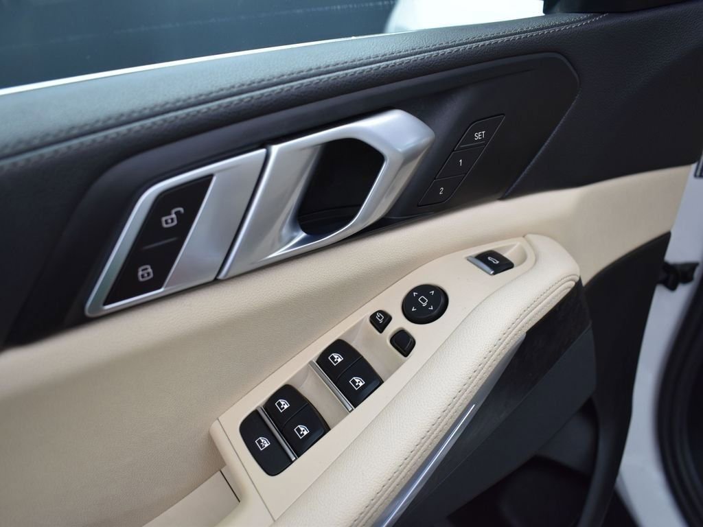 Used 2022 BMW X5 sDrive40i w/ Premium Package RWD image 9