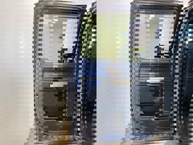 Used 2022 Ford F250 Lariat w/ Black Appearance Package image 9