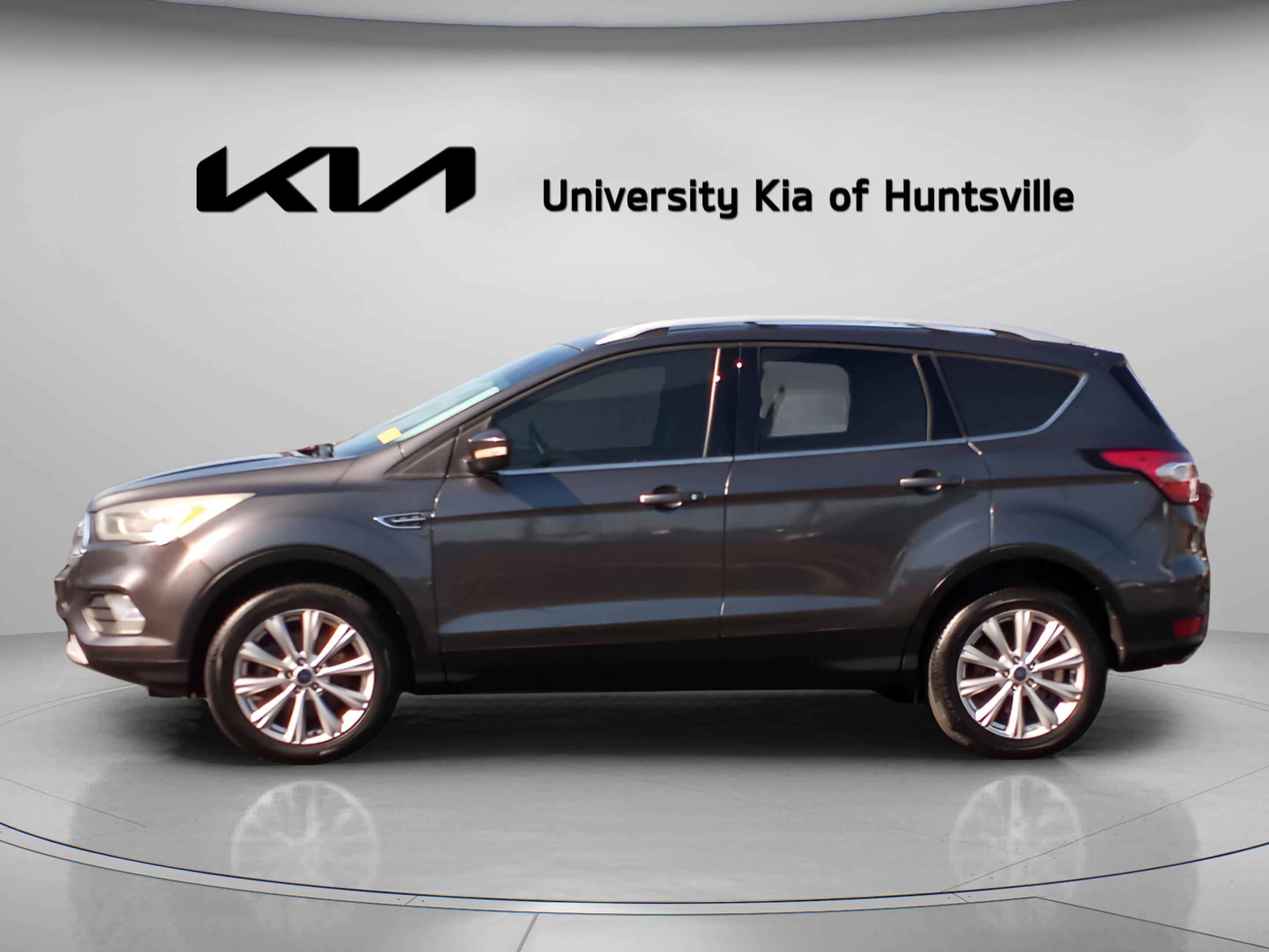 Used 2017 Ford Escape Titanium image 4