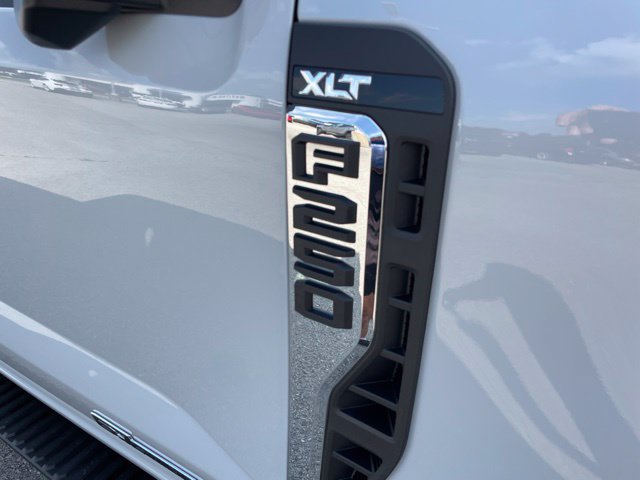 New 2026 Ford F250 XLT w/ XLT Premium Package AWD/4WD image 4