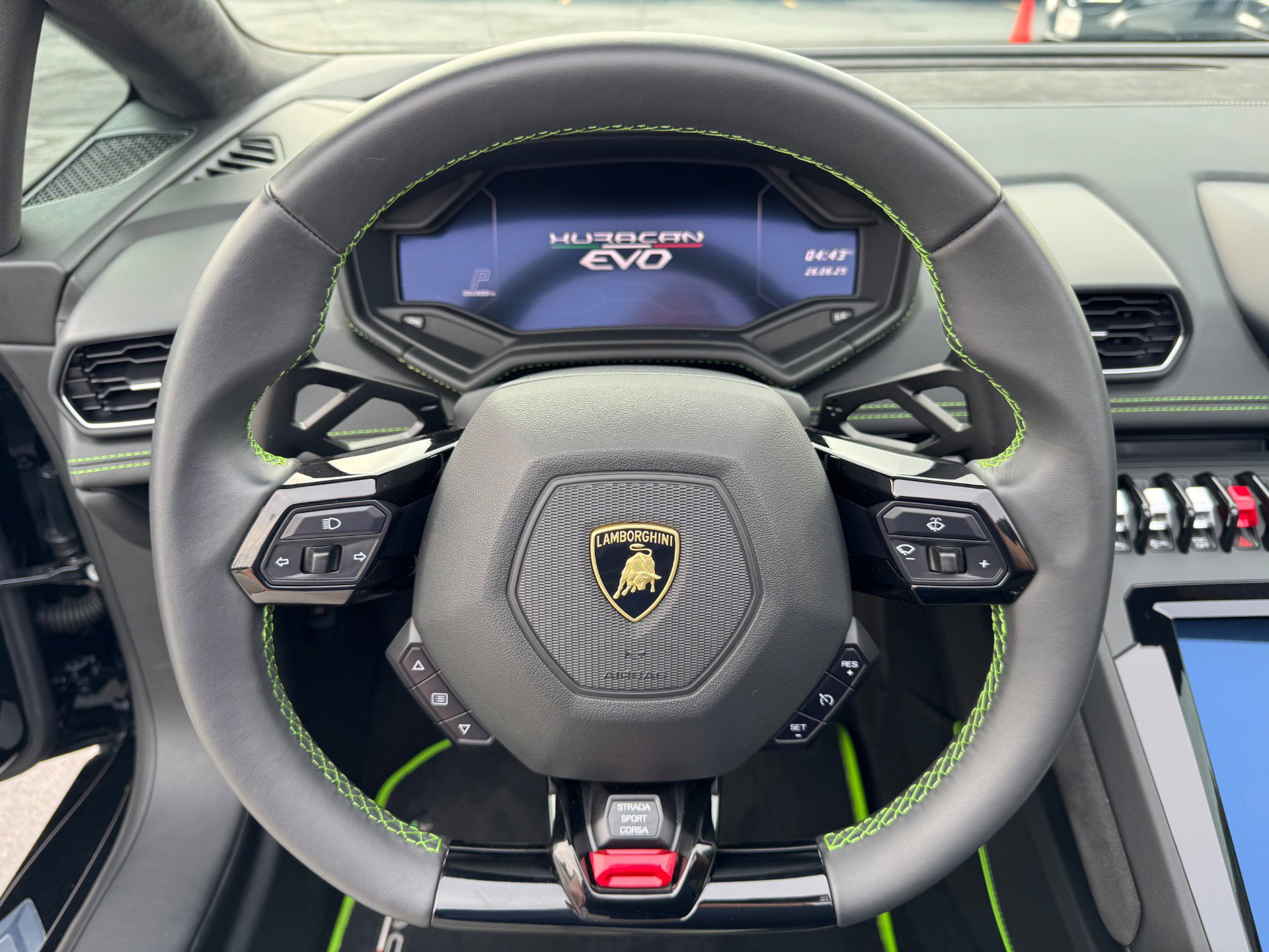 Used 2020 Lamborghini Huracan EVO image 13