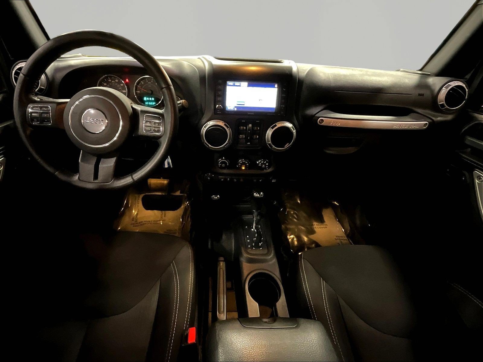 Used 2015 Jeep Wrangler Unlimited Sahara w/ Connectivity Group AWD/4WD image 7