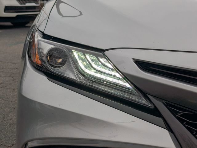 Used 2022 Toyota Camry XSE image 9