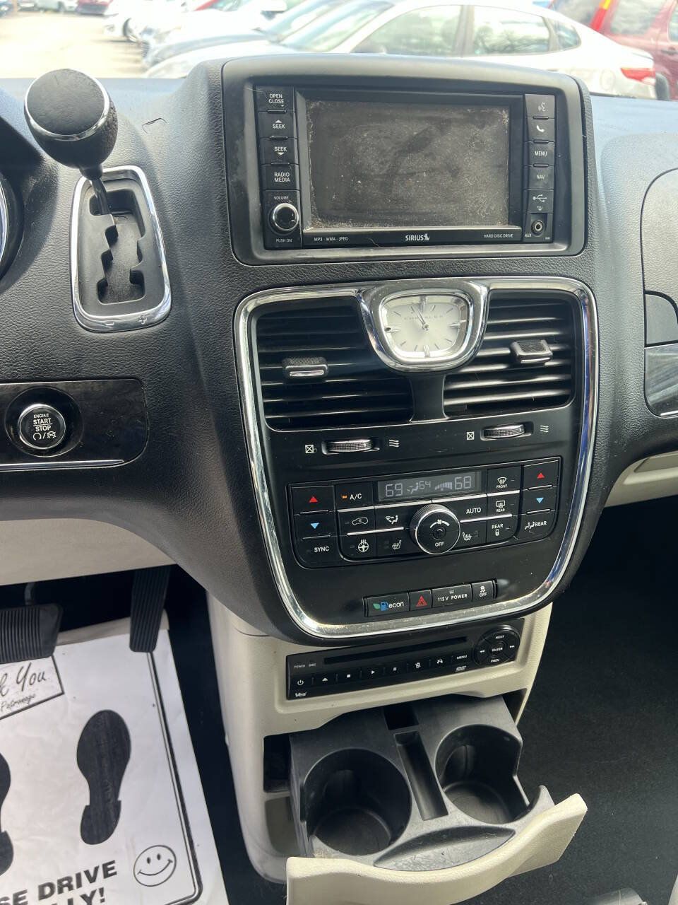 Used 2013 Chrysler Town & Country Touring-L w/ Entertainment Group #2 FWD image 20