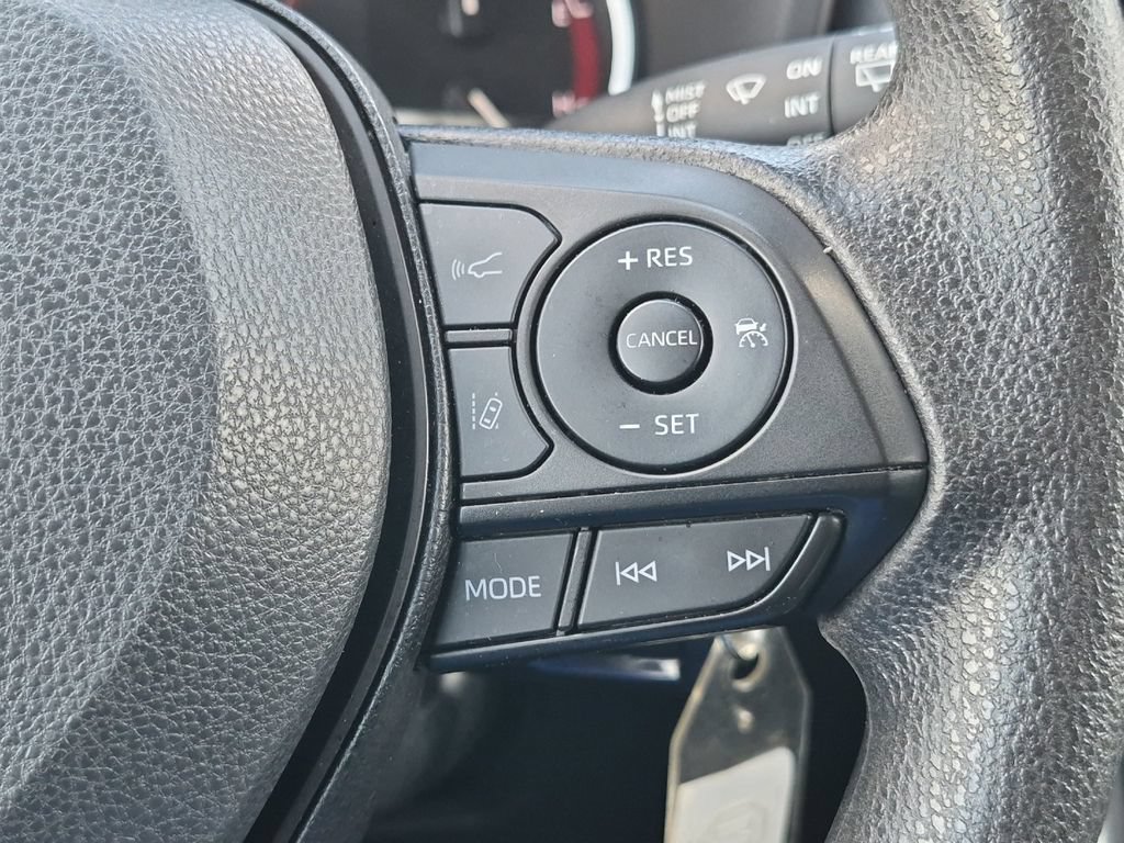 Used 2025 Toyota RAV4 LE AWD/4WD image 25