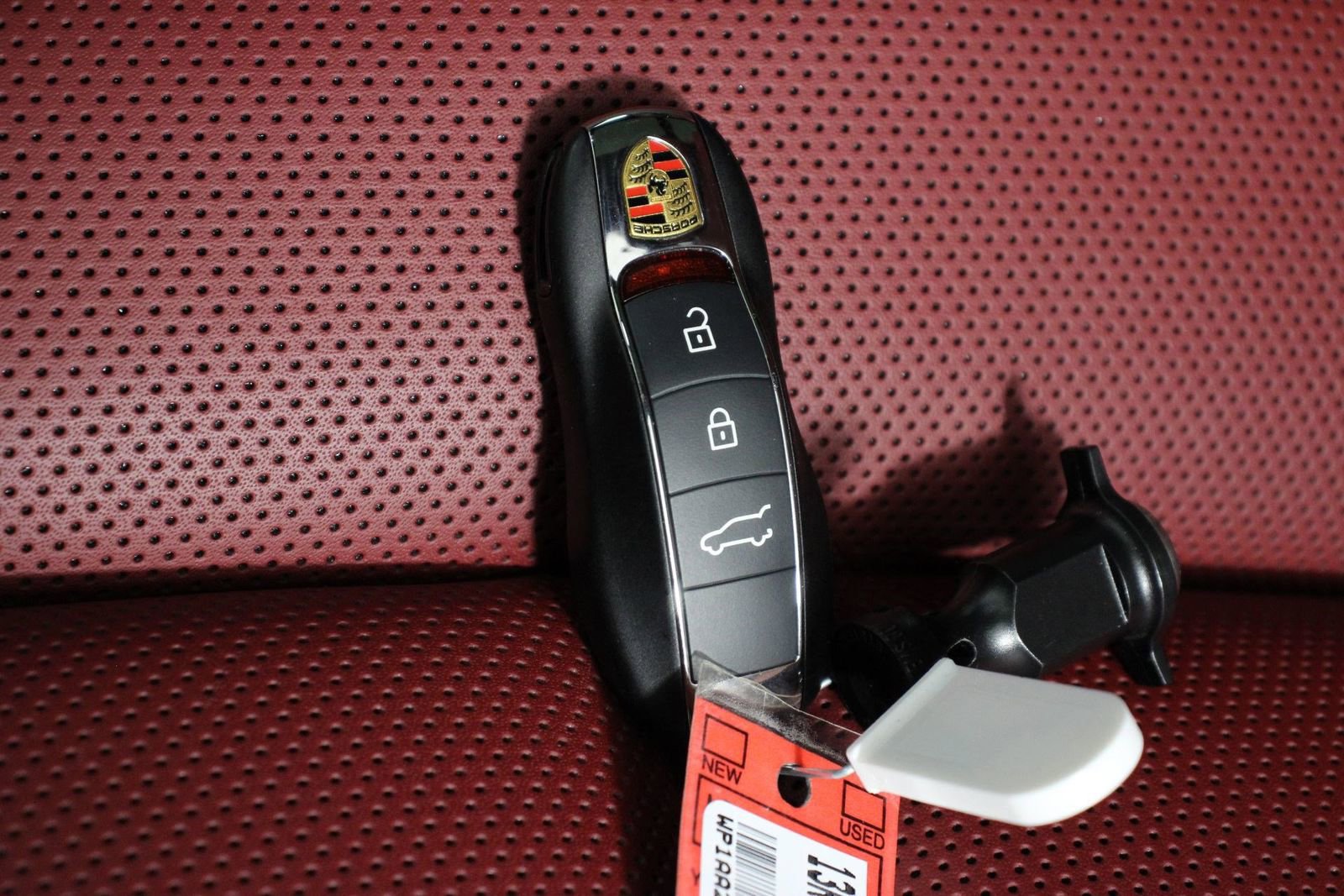 Certified 2025 Porsche Macan image 34