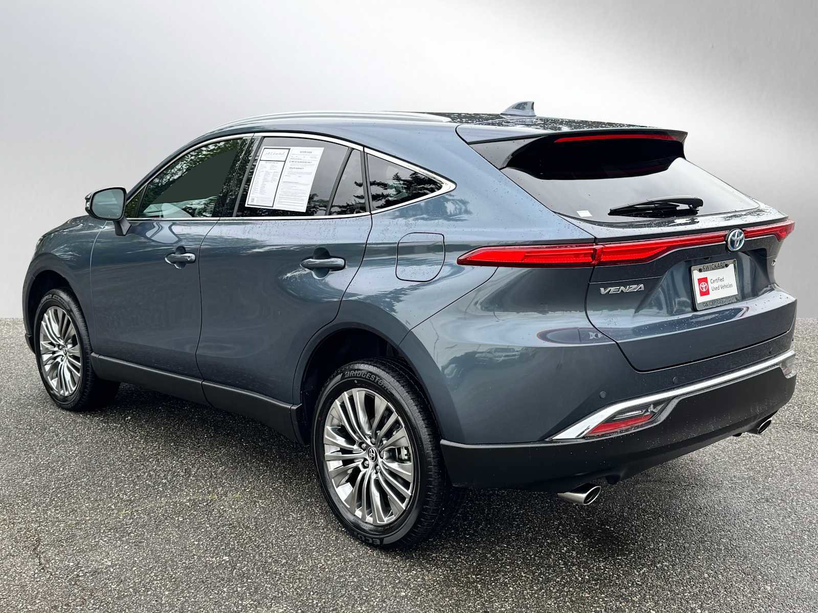 Certified 2024 Toyota Venza XLE AWD/4WD image 5