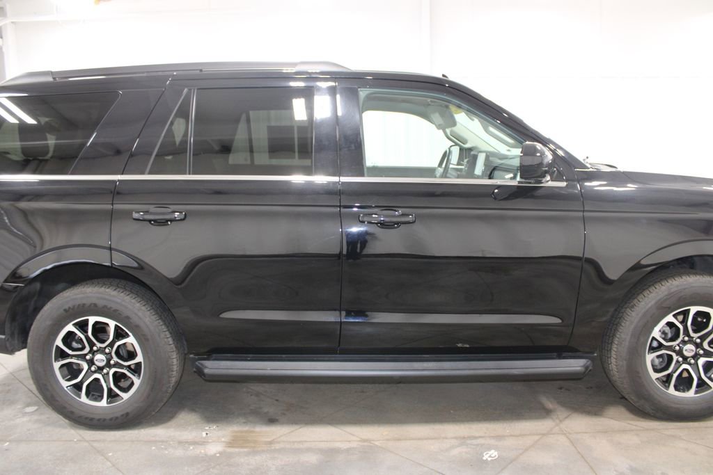 Used 2024 Ford Expedition XLT image 11