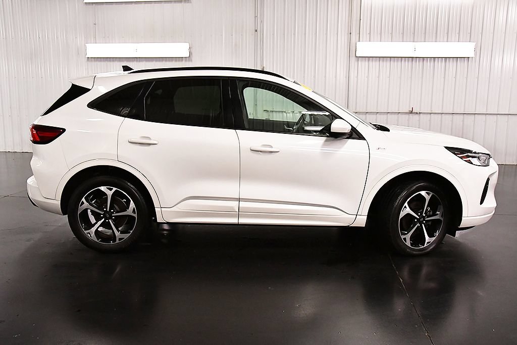 Used 2023 Ford Escape ST-Line Select w/ Tech Pack #2 AWD/4WD image 8