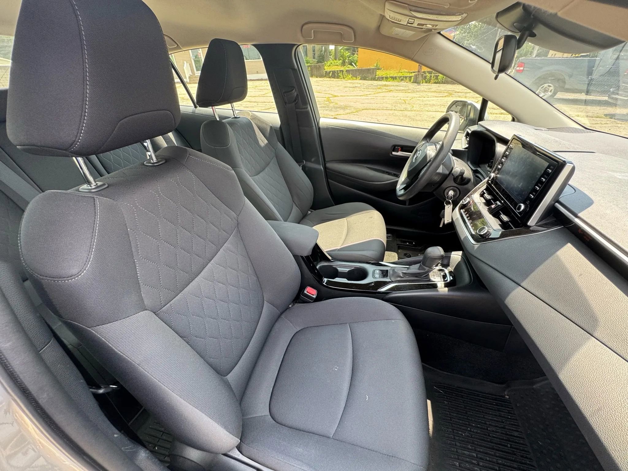 Used 2020 Toyota Corolla LE image 7
