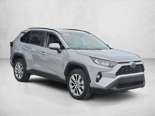 Used 2020 Toyota RAV4 XLE Premium FWD image 3