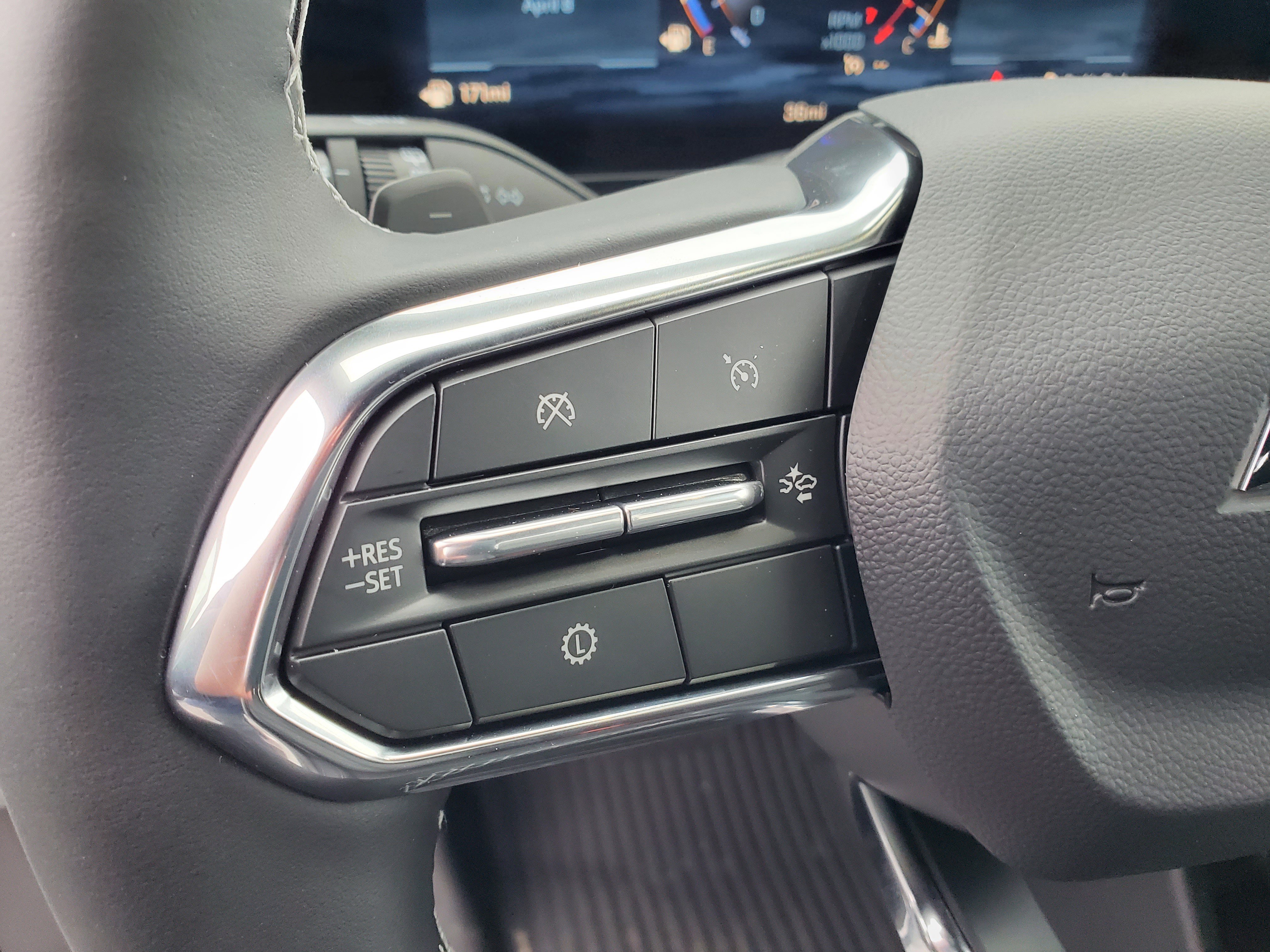 New 2026 Chevrolet Traverse LT w/ Driver Confidence Package FWD image 13