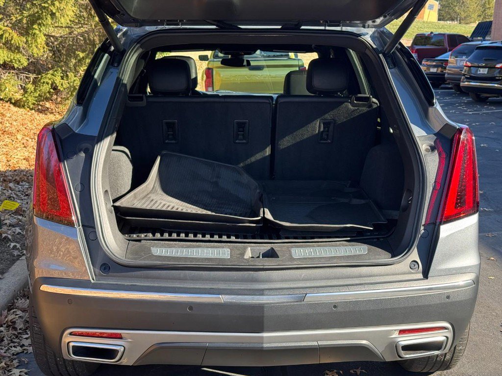 Used 2021 Cadillac XT5 Premium Luxury w/ LPO, Floor Liner Package FWD image 9