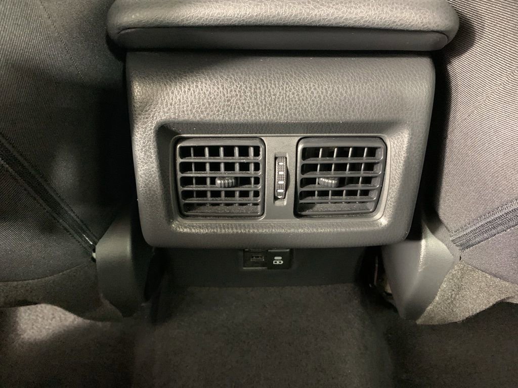 Used 2025 Toyota Camry LE image 33