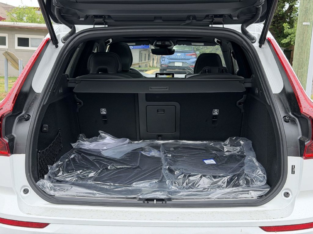 New 2026 Volvo XC60 B5 Ultra w/ Climate Package AWD/4WD image 13