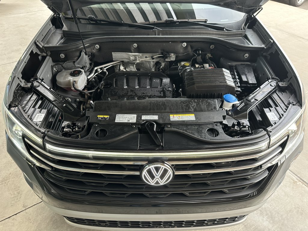Used 2024 Volkswagen Atlas Peak Edition SE AWD/4WD image 43