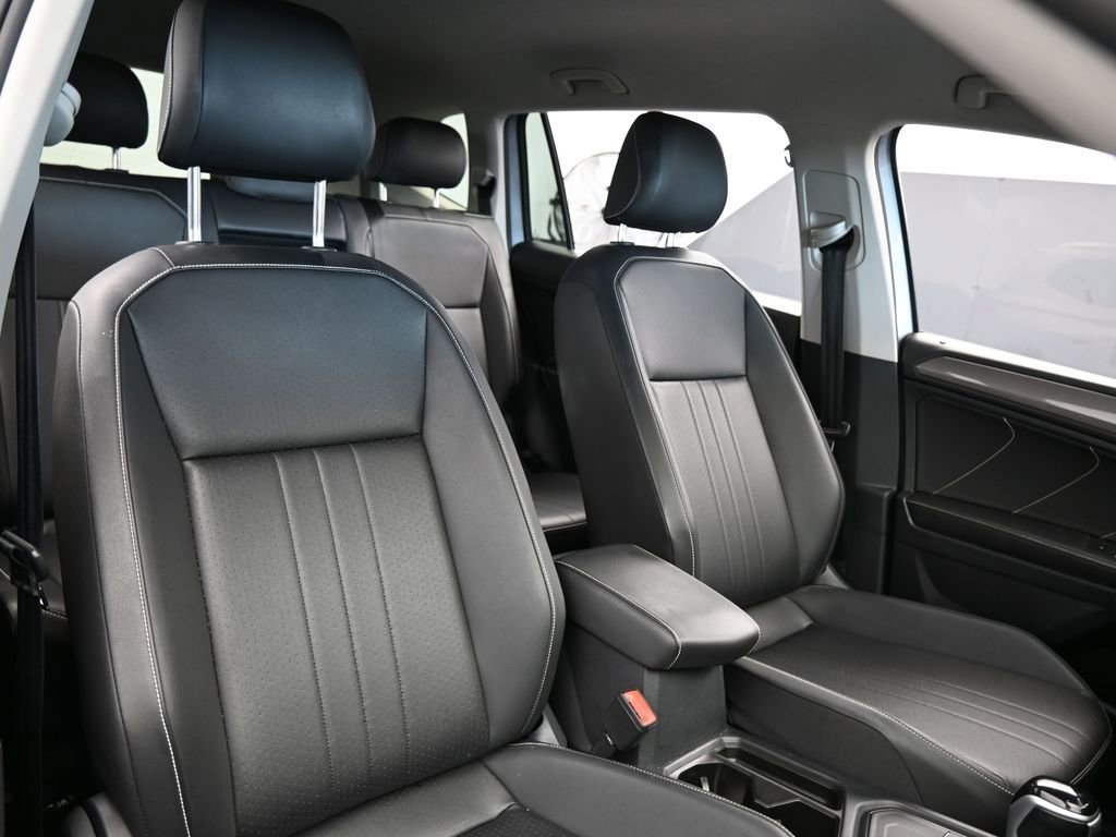 Used 2023 Volkswagen Tiguan SE image 42