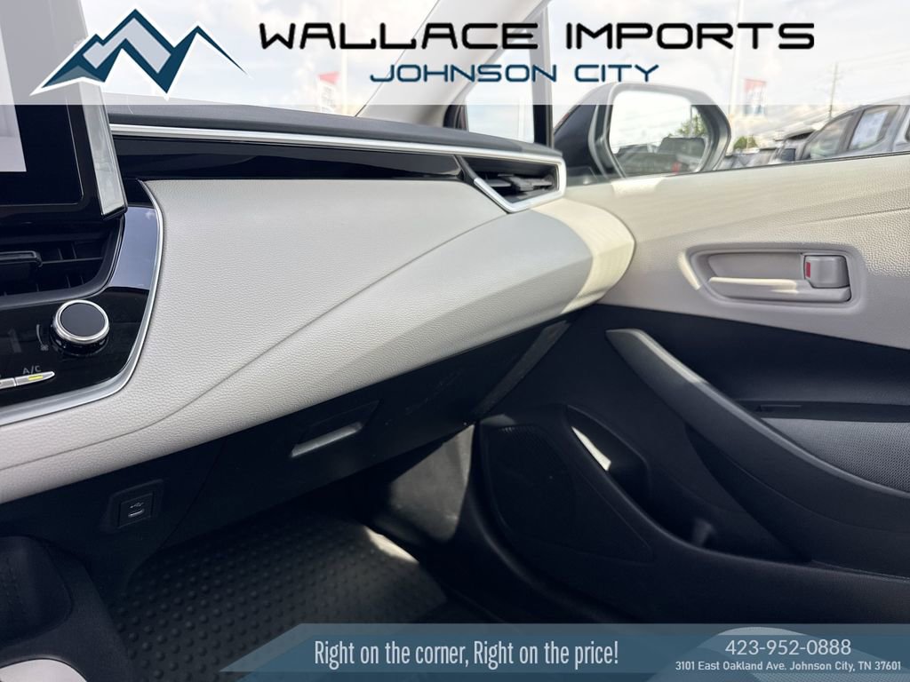 Used 2025 Toyota Corolla LE FWD image 20