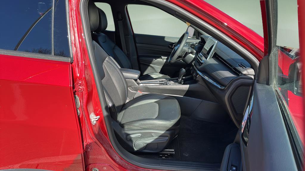 Used 2025 Jeep Compass Latitude w/ Altitude Special Edition image 11