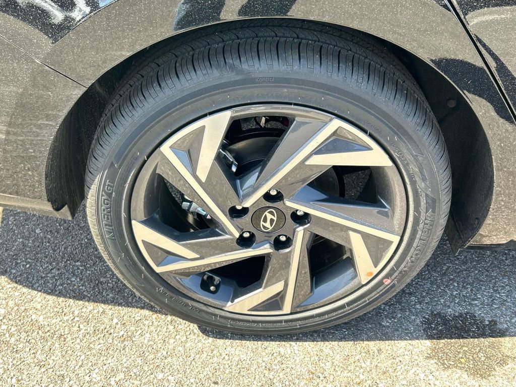 New 2026 Hyundai Elantra Limited image 9