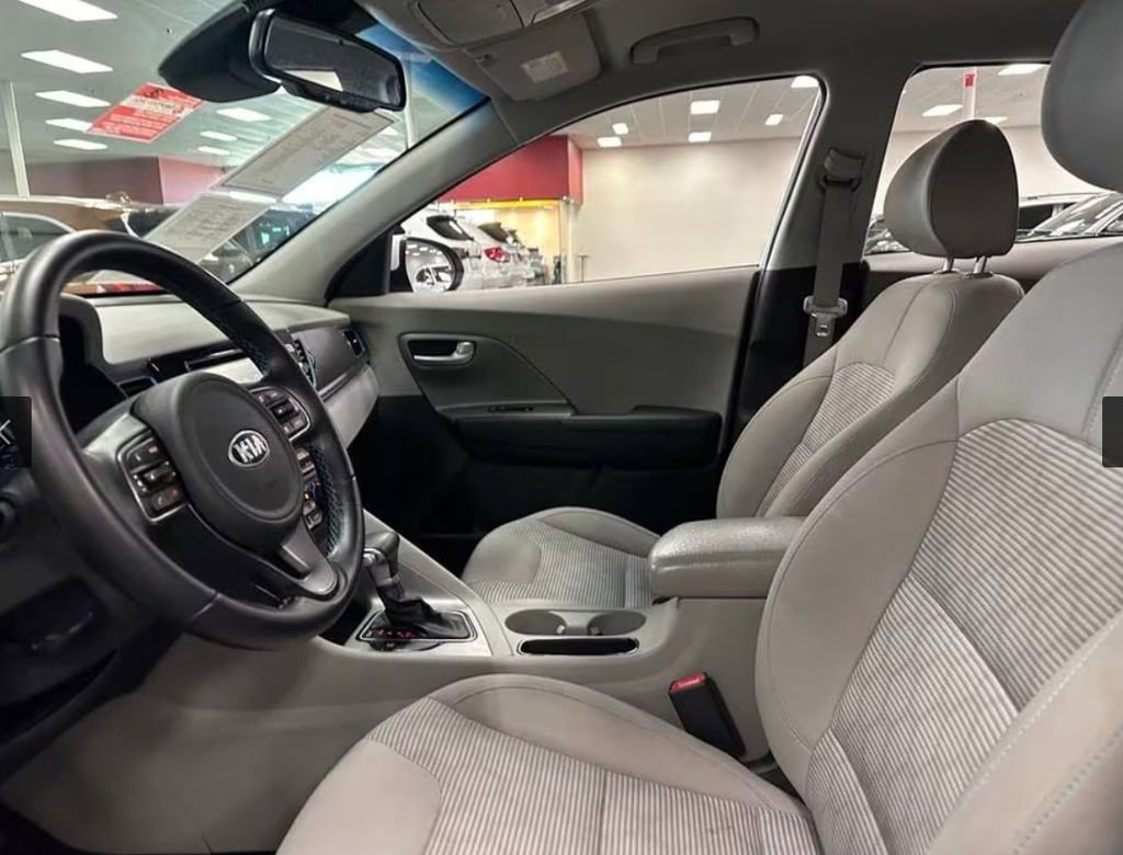 Used 2018 Kia Niro LX image 21